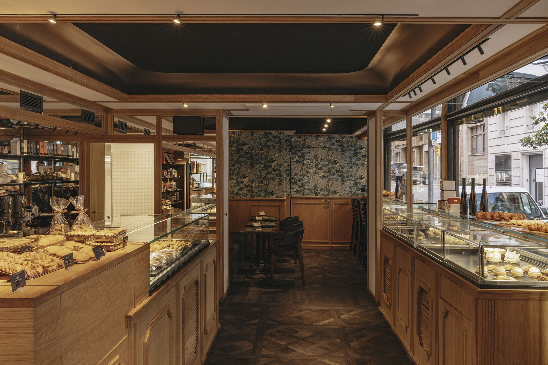 Espacio interior de Pastelería Baixas diseñado por Pablo Peyra Studio.