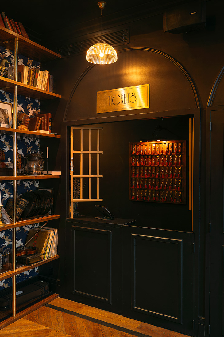 Pablo Peyra Studio proyecto interiorismo BAM Caumartin. Mostrador "Tickets".
