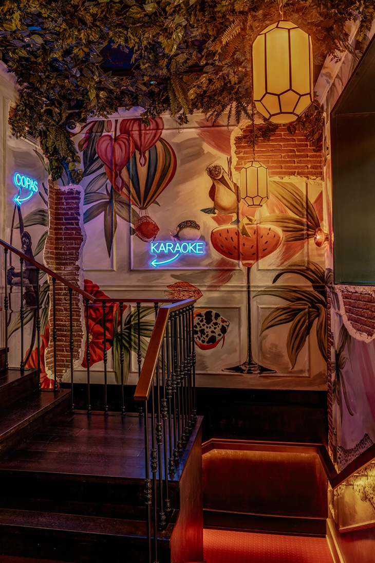 Interiorismo de karaoke BAM Luchana en Madrid por Pablo Peyra Studio. Zona escalera.