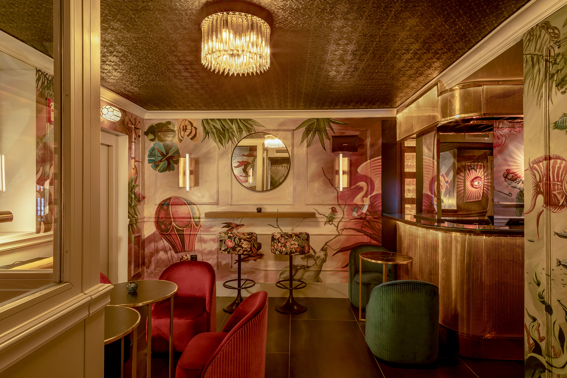 Interiorismo de karaoke BAM Luchana en Madrid por Pablo Peyra Studio. Bar coctelería.