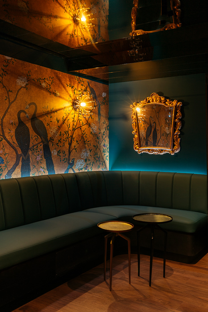 Diseño interior de Karaoke Wagram en París, proyecto de Pablo Peyra Studio. Sala Karaoke Japón.