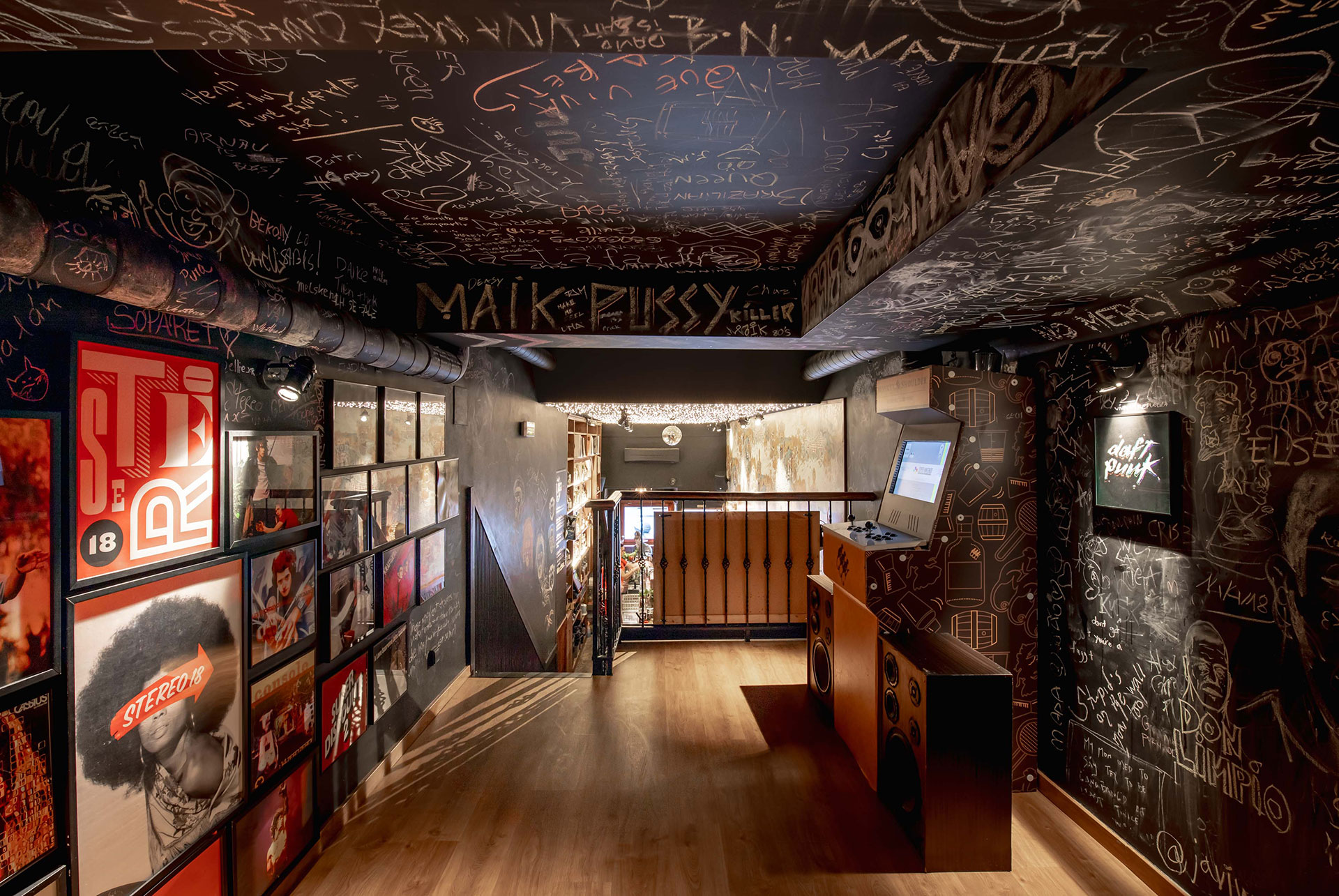 Proyecto interiorismo de bar por Pablo Peyra Studio. Diseño para Stereo 18, Barcelona. Hall entrada. Proyecto interiorismo de bar por Pablo Peyra Studio. Diseño para Stereo 18, Barcelona. Hall entrada.