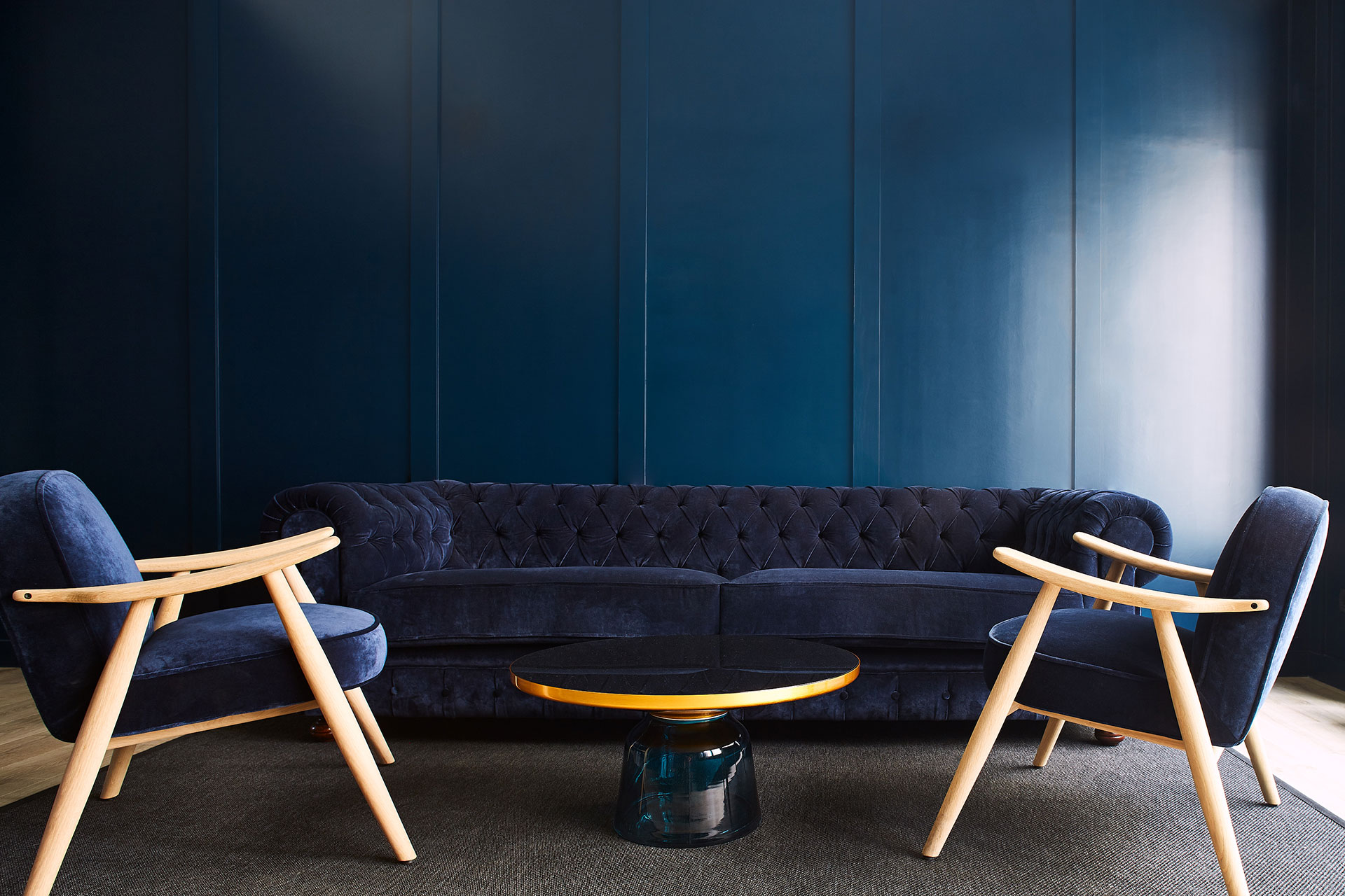 Interiorismo de Fincas Layes, Barcelona. Diseño de Pablo Peyra Studio. Salón azul. Interiorismo de Fincas Layes, Barcelona. Diseño de Pablo Peyra Studio. Salón azul.