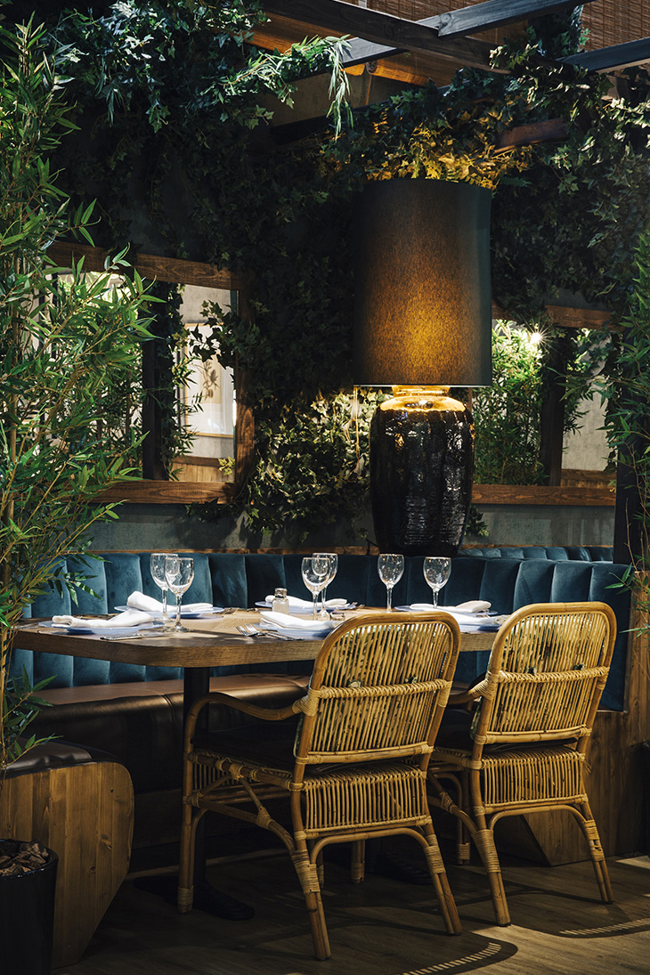 Diseño de restaurante por Pablo Peyra Studio. Proyecto Guanabara. Sala sillas bambú.