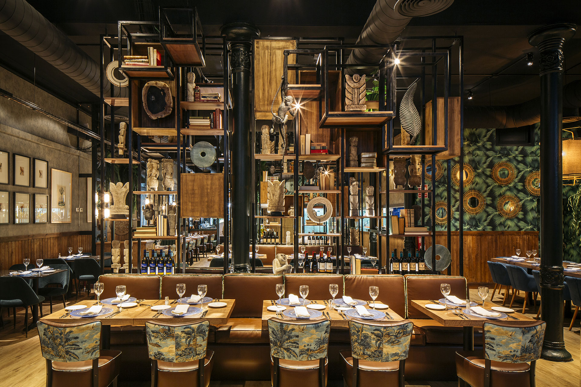 Diseño de restaurante por Pablo Peyra Studio. Proyecto Guanabara. Vista sala esculturas. Diseño de restaurante por Pablo Peyra Studio. Proyecto Guanabara. Vista sala esculturas.